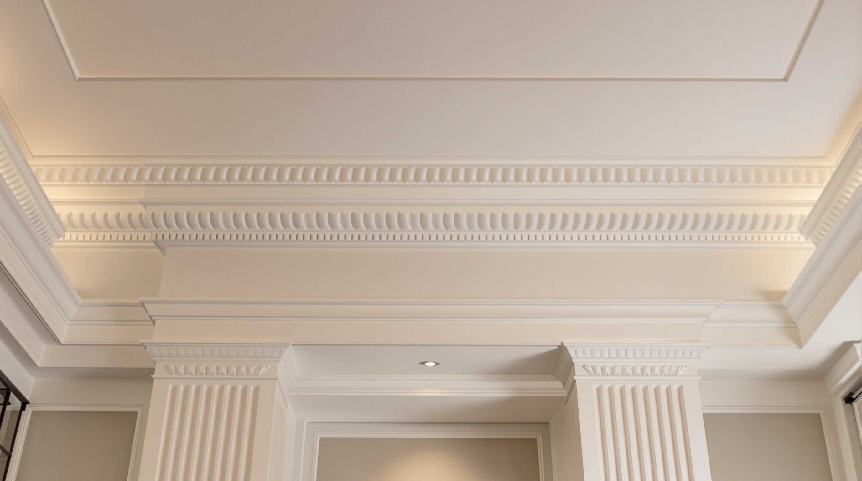 plafond moderne avec corniche en staff rétro-éclairée