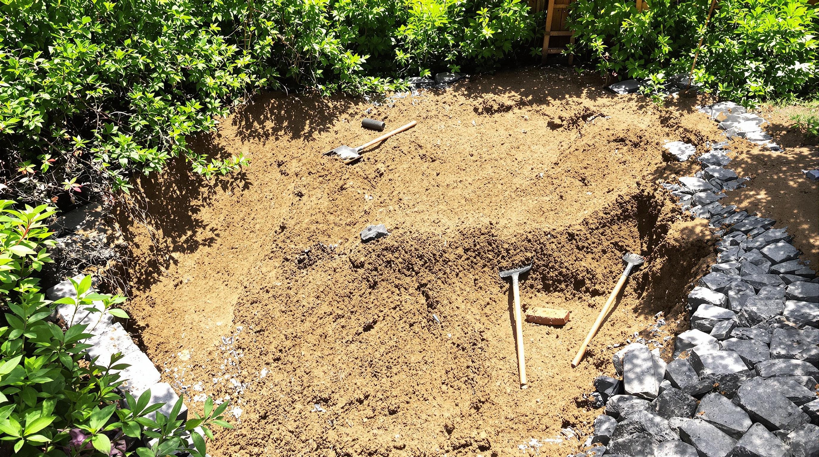Préparation du terrain avec plots béton pour abri piscine hors-sol